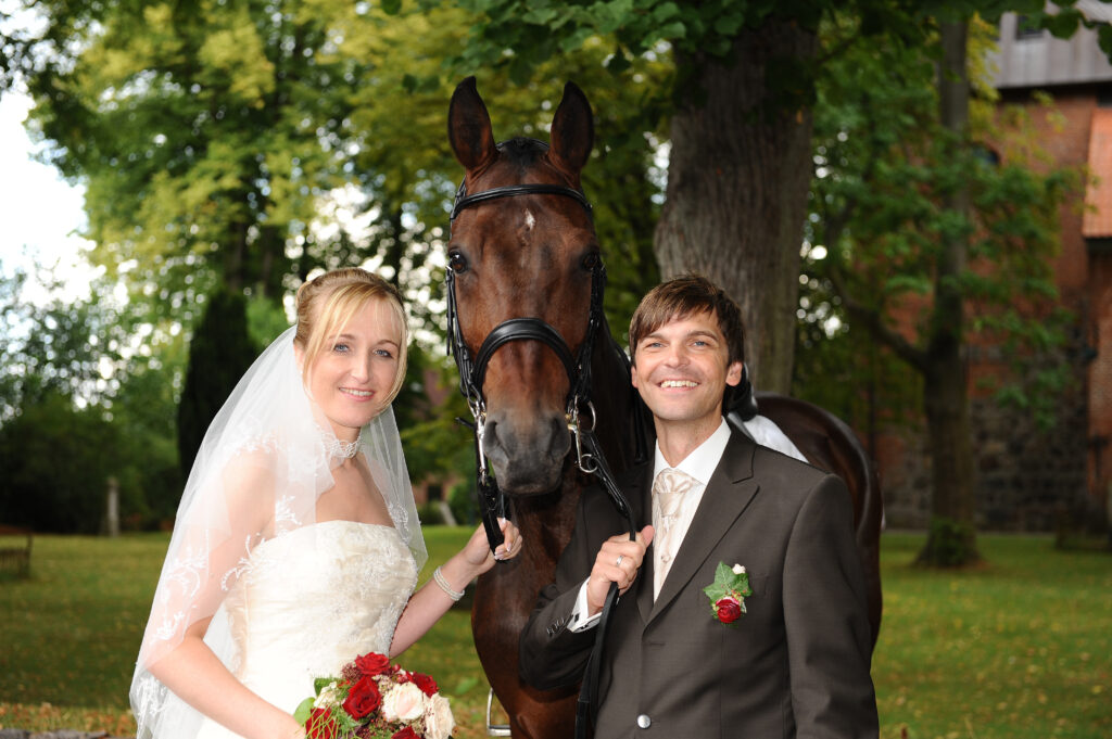 Brautpaar mit Pferd
Hochzeitsfotograf
meine Hochzeitsfotografin