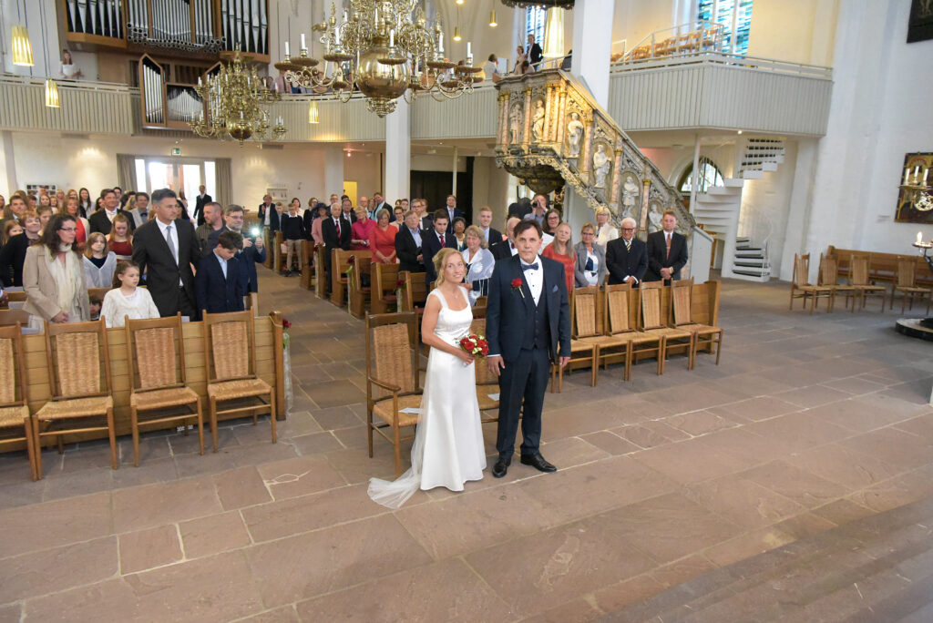 Kirche Kiel City
meine Hochzeitsfotografin Brautpaar Fotoshooting Hochzeitsfotograf
